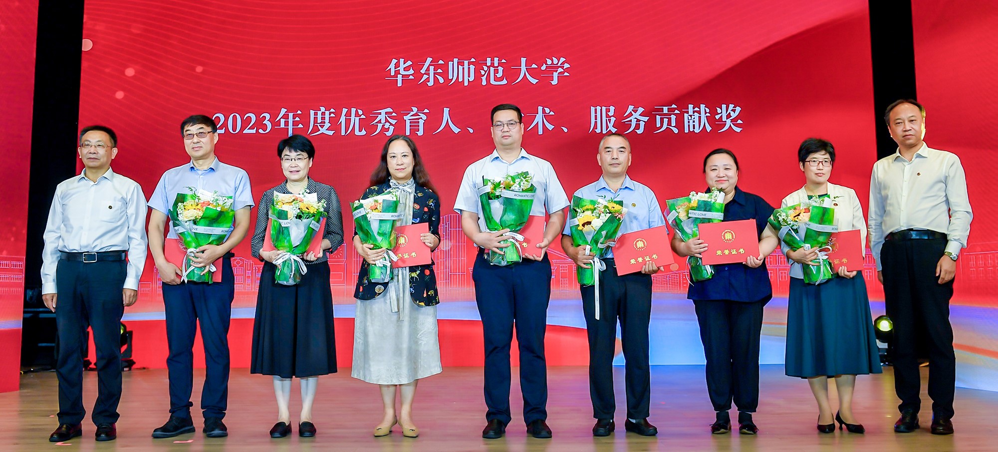 喜报 | 致敬！美女自慰
这些老...